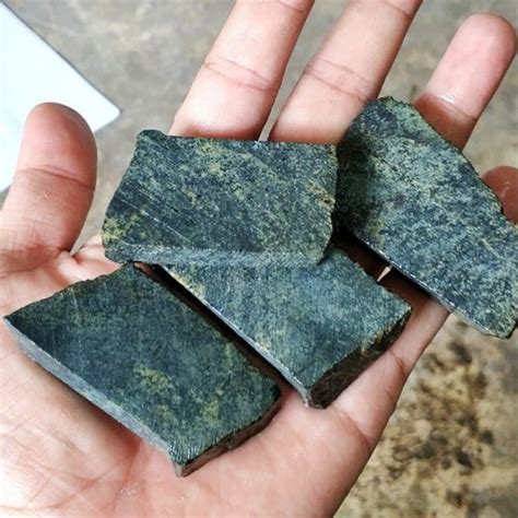 Jual Bahan Rough Natural Batu Akik Badar Besi Hijau Nempel Magnet