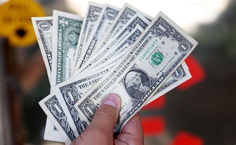 Эксперт дал совет, как покупать доллары к отпуску - СвПресса - Новости ...