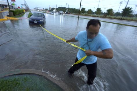 Dallas Flooding Updates: Hundreds of Flights Delayed, Canceled - Newsweek