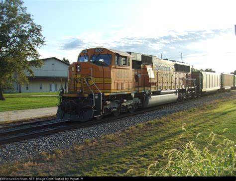 BNSF 8932