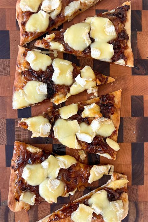 Brie Cheese Pizza With Caramelized Onion And Bacon Jam Be Well Table