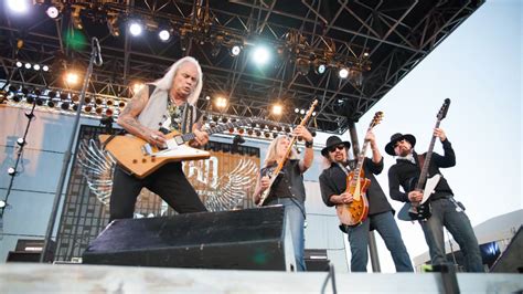 Lynyrd Skynyrd, Brad Paisley to headline 2021 Pro Football Hall of Fame "Concert for Legends ...