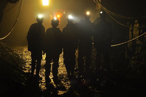 Sute De Pensionari Din Minerit Protesteaz Sunt Nemul Umi I