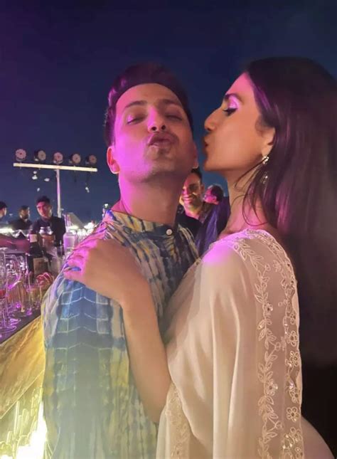 Fun Filled Pictures From Kriti Sanons Starry Diwali Party With Varun