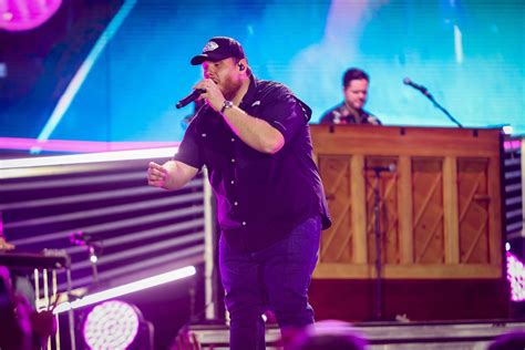 Luke Combs Nashville Nissan Stadium April Review And Setlist Holler