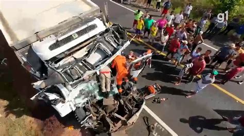 VÍdeo Acidente Entre Dois Caminhões Deixa Uma Pessoa Morta Na Br 316