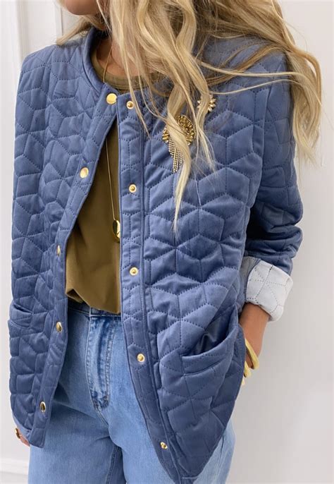 Veste bleue matelassée boutons dorés Cozette Lille