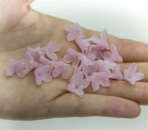 20 Floral Beads Light Pink Flowers Polymer Clay With Pearl Etsy Light Pink Flowers Polymer