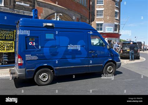 Security Van G4s Hi Res Stock Photography And Images Alamy