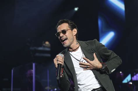 Arrojan Botella A Marc Anthony En Concierto Y As Reaccion