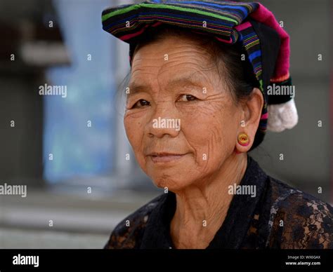 Femme De Tribu De Colline De Palong Banque De Photographies Et Dimages