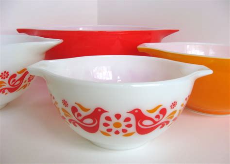 4 Pc Vintage Pyrex Friendship Mixing Bowl Set