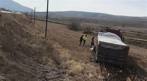 Kırıkkale de tır devrildi Sürücü kazadan yara almadan kurtuldu