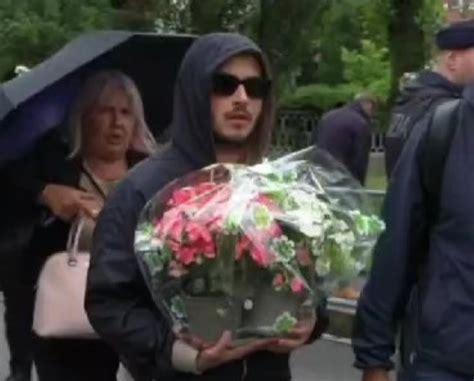 Fiori Da Altamura Una Dedica Da Pulsano Gli Omaggi A Berlusconi