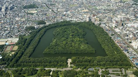 Daisen Kofun, one of the world's three largest tombs along with King ...