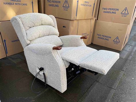 Celebrity Westbury Dual Motor Riser Recliner Upholstered In Byron Mocha