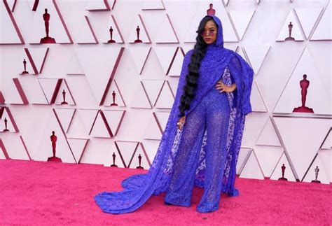 Watch: H.E.R. Performs at 2021 #OSCARS / Makes History with Best ...