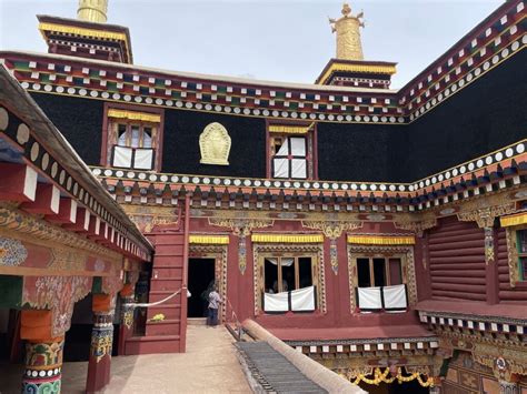 A Glimpse into Buddhist Traditions in Tibet – Tibet Group Tour