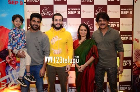 Photo Moment Nagarjuna Akhil Amala And Sharwanand Spotted At Oke