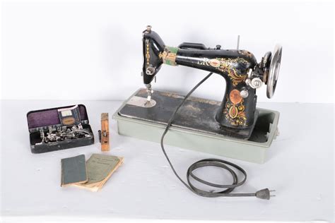 Antique Singer 66 Red Eye Treadle Sewing Machine | EBTH