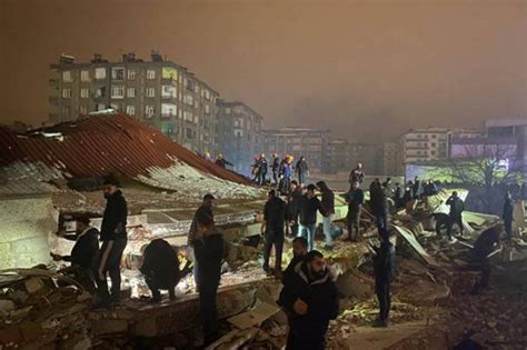 Terremoto De Magnitude 7 8 Mata Mais De 4 3 Mil Pessoas Na Turquia E Na