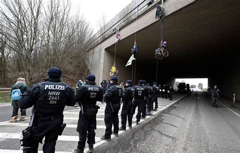 Verbliebene Aktivisten Verlassen Tunnel Unter L Tzerath