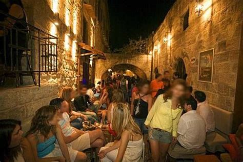 Ρόδος (Rhodos,Rhodes,Rodos) Rhodes nightlife!! — στην τοποθεσία The Old ...