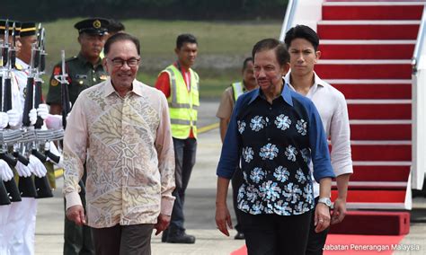 Brunei Sultan Surprises Anwar By Driving Him To Seri Perdana