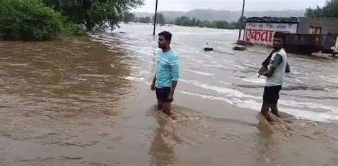 Rain Photo पावसाचा हाहाकार रस्त्यांना आले नदीचे स्वरुप शेती