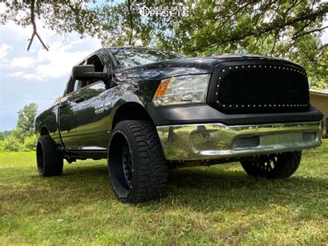 2015 Ram 1500 With 24x12 51 Vision Rocker And 33 12 5R24 Haida Hd878 R