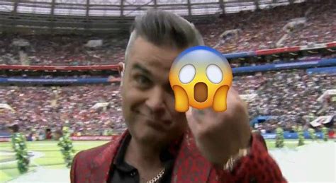 Robbie Williams Faz Gesto Obsceno Para A C Mera E Se Torna O Primeiro