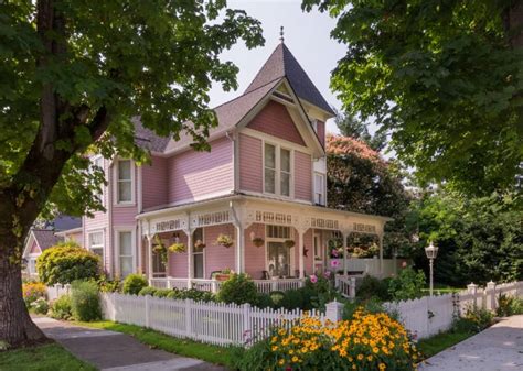 Historic Cities: 10 Metros with the Oldest Homes