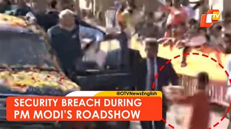 Major Security Lapse At Pm Modis Roadshow In Hubballi Karnataka Otv