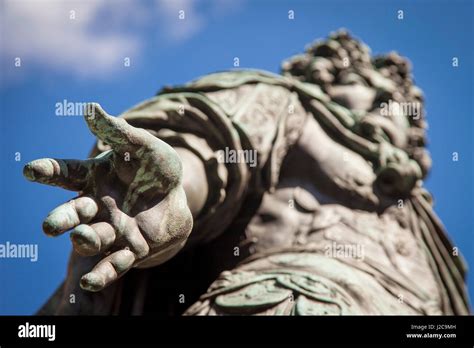 Statua Di Re Luigi Xiv Immagini E Fotografie Stock Ad Alta Risoluzione