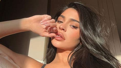 Kylie Jenner präsentiert ihren Bikini Body bei Strandurlaub