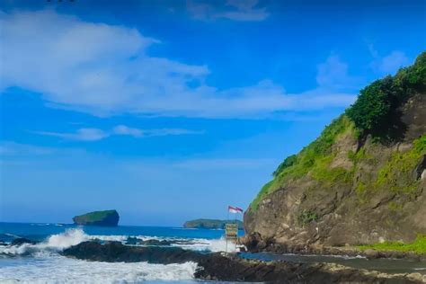 Misteri Kepala Watu Ulo Di Pantai Jember Sebuah Legenda Yang Menarik