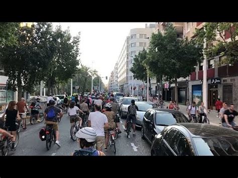 Spagna Elche Taglia Le Piste Ciclabili La Protesta Dei Ciclisti YouTube