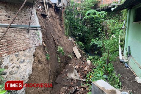 Dua Rumah Di Kota Malang Rusak Akibat Tanah Longsor Times Indonesia