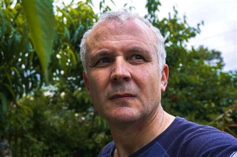 Premium Photo Portrait Of Man Wearing Sunglasses Against Trees