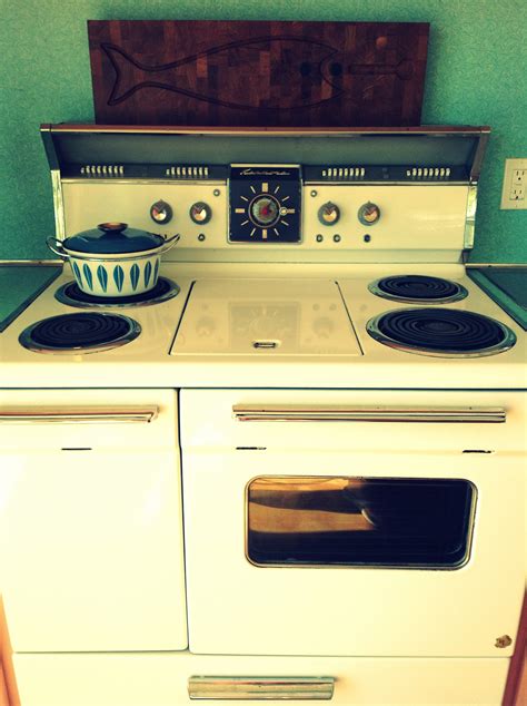 208 Pictures Of Vintage Stoves Refrigerators And Large Appliances Retro Renovation