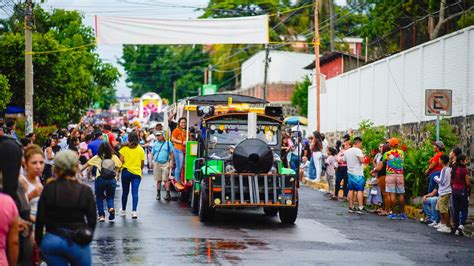 Desfile Del Correo Marca El Inicio De Las Fiestas Julias