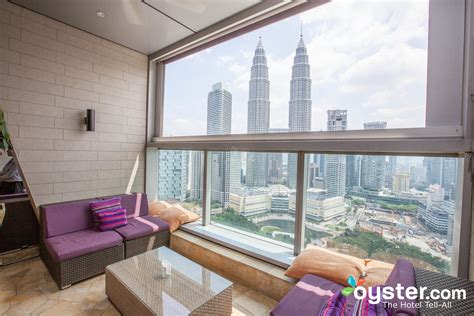 Traders Hotel Kuala Lumpur The Deluxe Room With Petronas Twin Towers