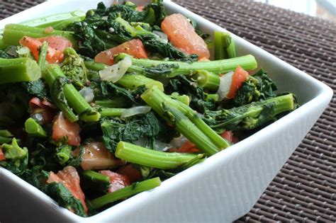 Broccoli Rabe (aka Raab) With Garlic and Tomatoes Recipe