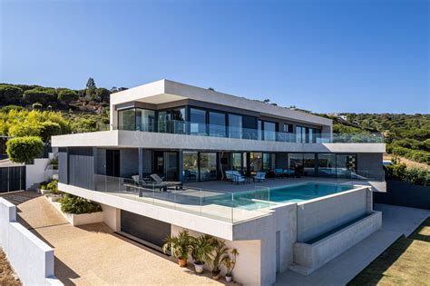 Impresionante villa de lujo de estilo contemporáneo con vistas al mar