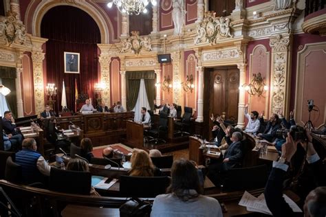 Sabe que hoy se celebra uno de los plenos más absurdos del Concello de