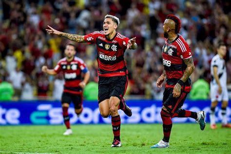 Jornal coloca Flamengo x Corinthians como maior clássico do Brasil