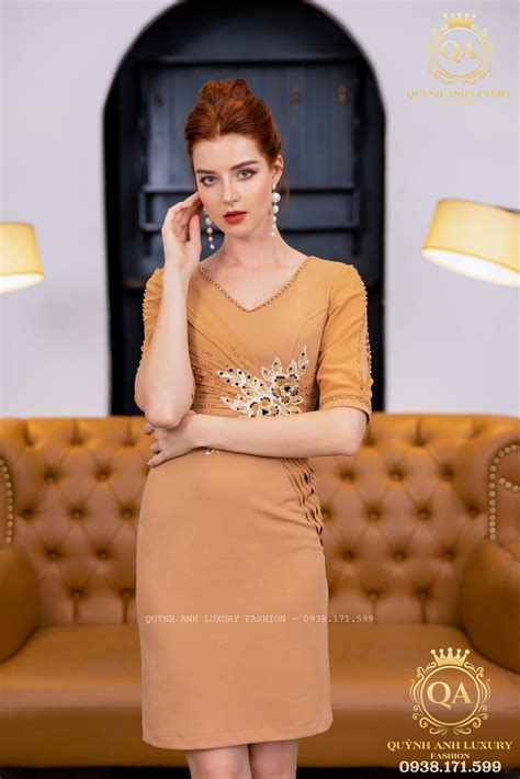 Đầm Suông Tone Nude Kết Hoa Đính Đá Luxury Lily Dress