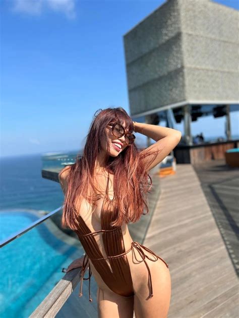 Hà Anh diện bikini hở bạo bày tỏ muốn đi thi Hoa hậu Quý bà sau sự cố