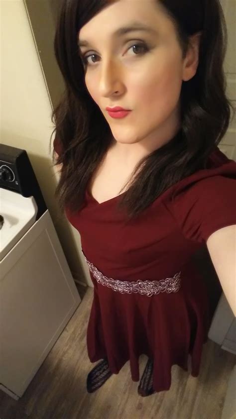 Users on Reddit crossdressing debate the best makeup for photos 8