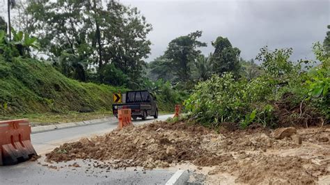 Hujan Deras Jalur Lintas Selatan Trenggalek Tulungagung Longsor